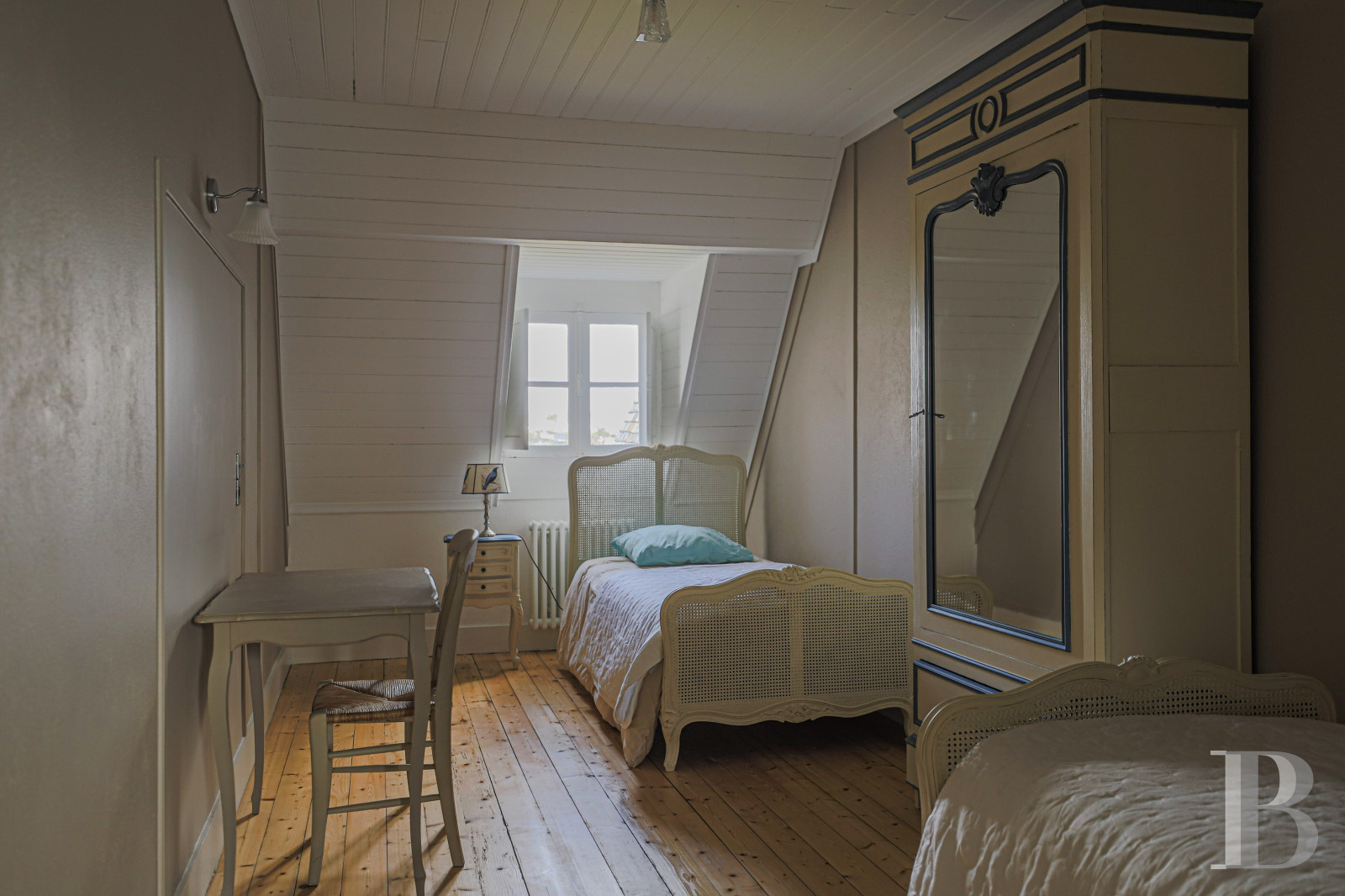 An early 19th century manor house overlooking the Bay of Douarnenez on the Crozon peninsula in Finistère - photo  n°36